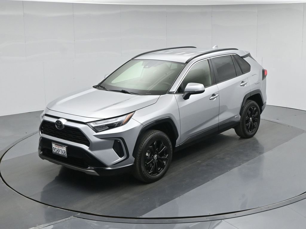 Used 2025 Toyota RAV4 SE image 39