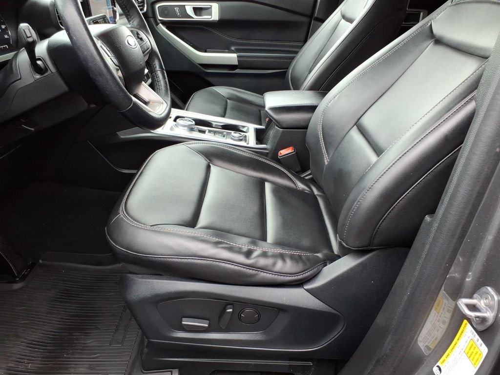 Certified 2023 Ford Explorer XLT w/ Equipment Group 202A AWD/4WD image 14