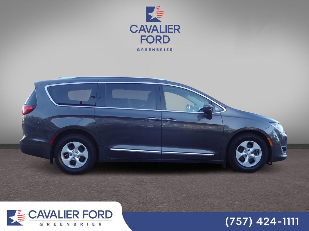 Used 2017 Chrysler Pacifica Touring-L Plus FWD image 2
