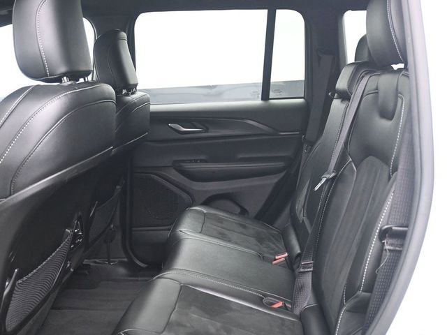 Used 2024 Jeep Grand Cherokee Altitude AWD/4WD image 5
