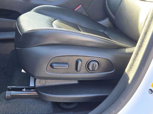 Used 2023 GMC Terrain SLT image 22