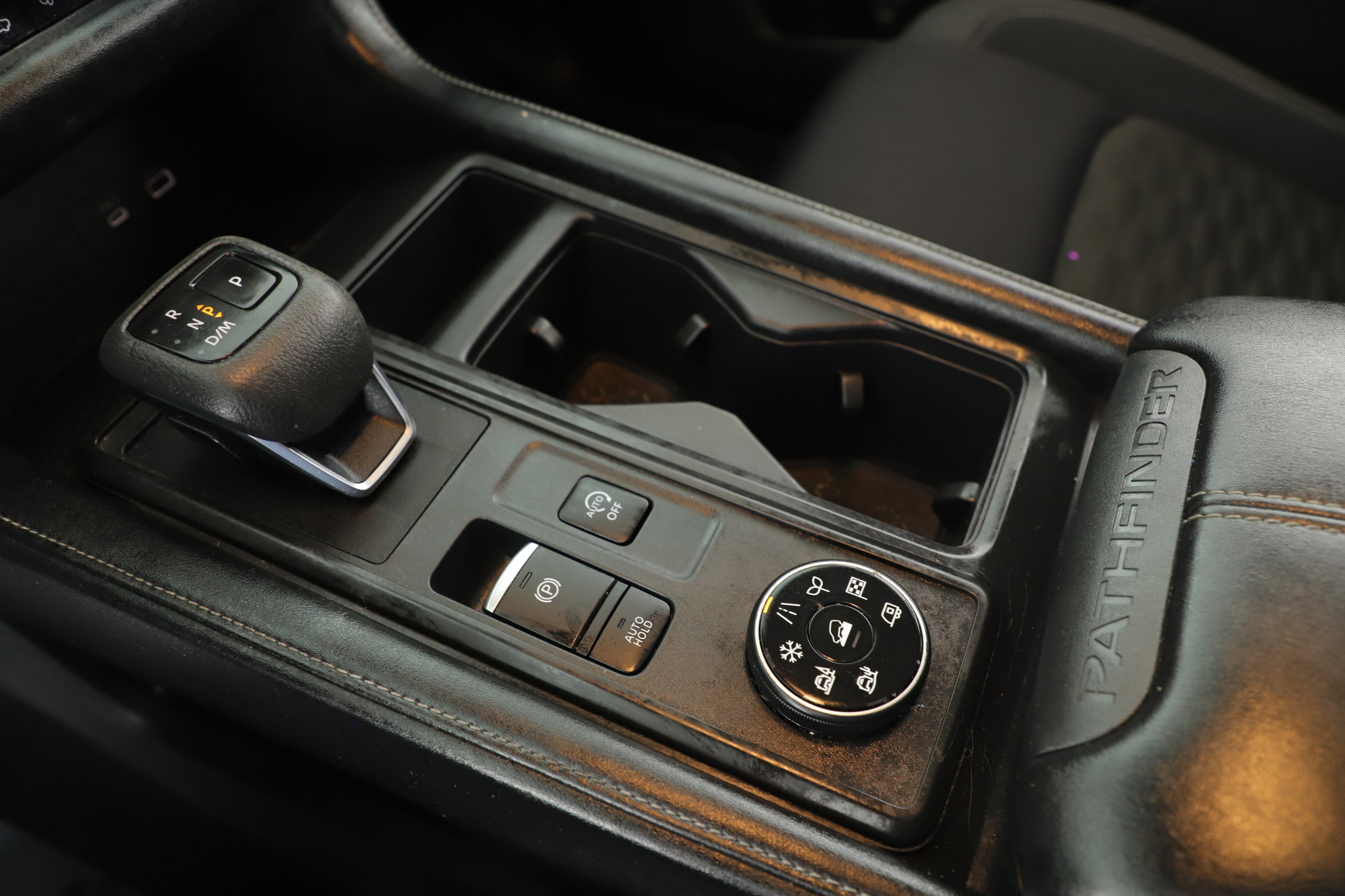 Used 2023 Nissan Pathfinder S image 17