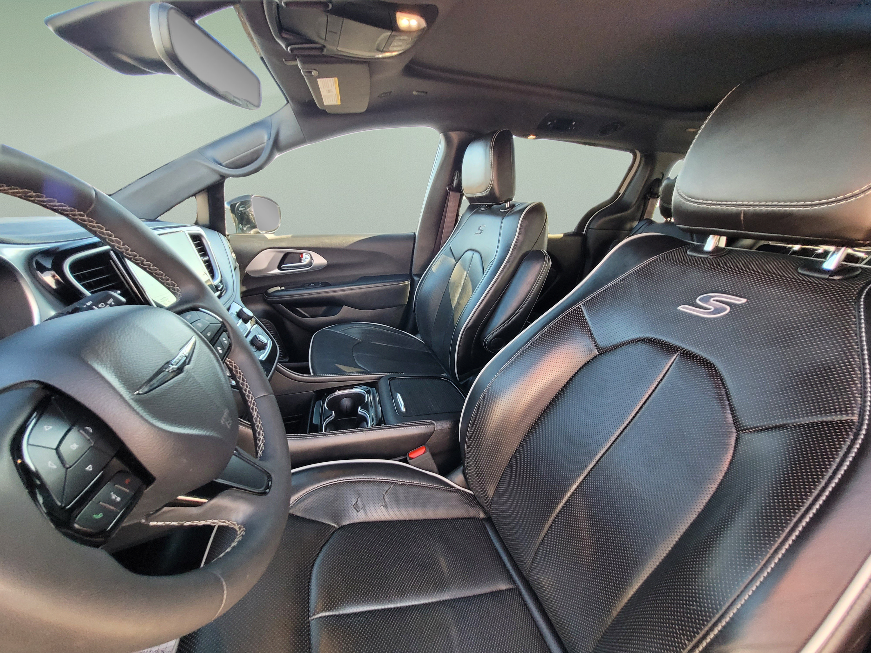 Used 2025 Chrysler Pacifica Limited FWD image 27