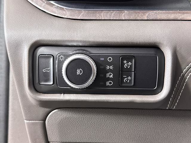 Certified 2023 Ford Explorer Platinum w/ Technology Package image 28