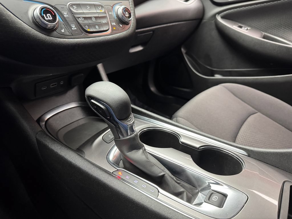 Used 2025 Chevrolet Malibu LT FWD image 18