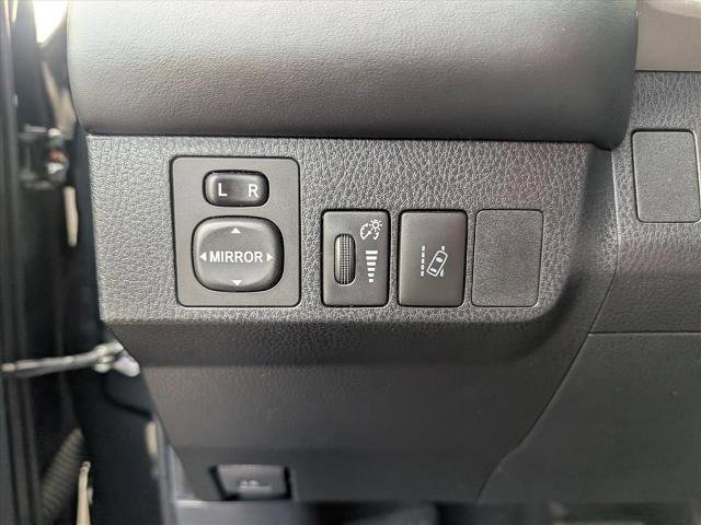 Used 2018 Toyota RAV4 Limited image 13