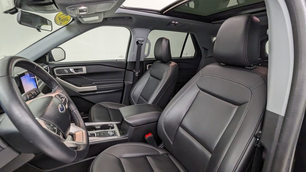 Certified 2023 Ford Explorer XLT w/ Equipment Group 202A image 2