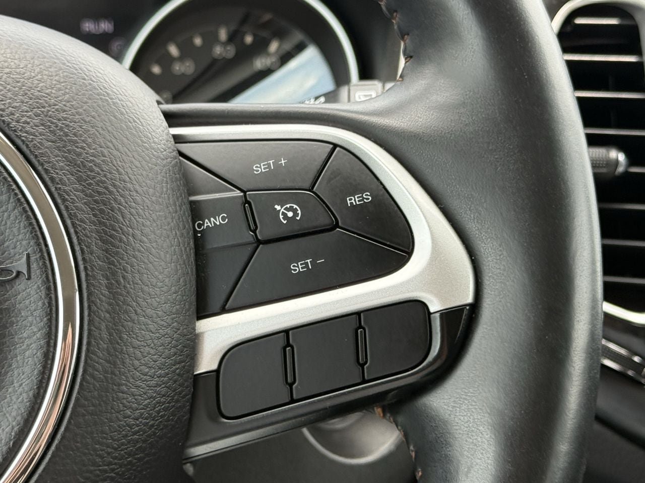 Used 2018 Jeep Compass Latitude w/ Popular Equipment Group FWD image 14