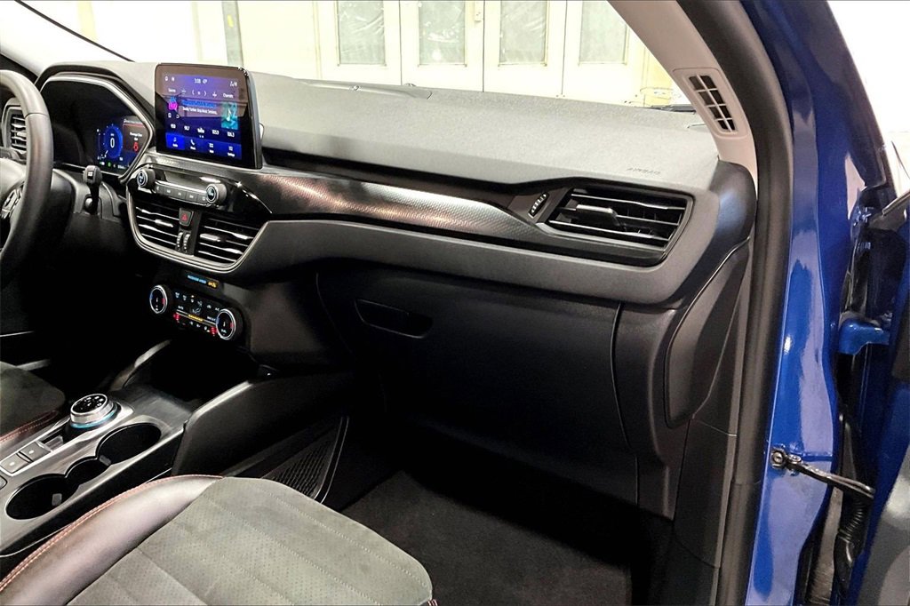 Certified 2022 Ford Escape SEL w/ SEL Stealth AWD Package image 15