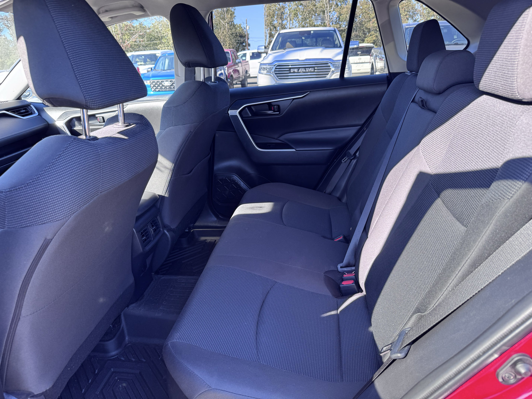 Used 2025 Toyota RAV4 LE AWD/4WD image 12