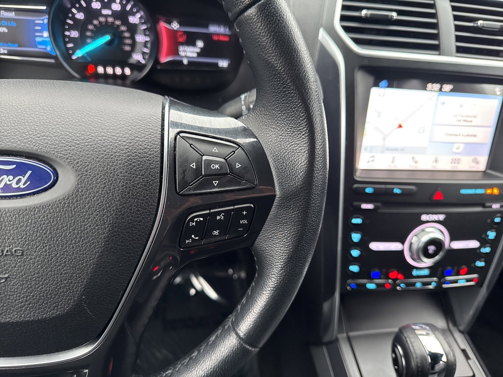 Certified 2019 Ford Explorer Limited w/ Ford Safe & Smart Package image 30