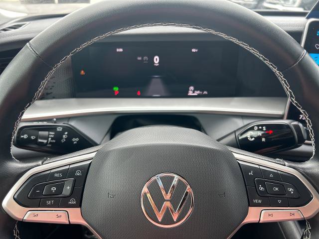 Used 2025 Volkswagen Tiguan SE AWD/4WD image 22
