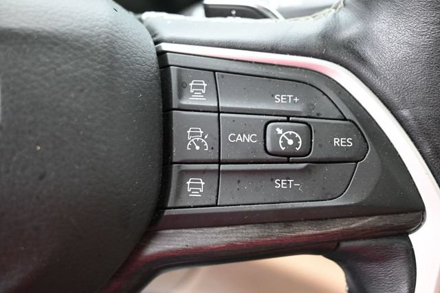 Used 2021 Jeep Grand Cherokee L Limited w/ Luxury Tech Group II AWD/4WD image 17