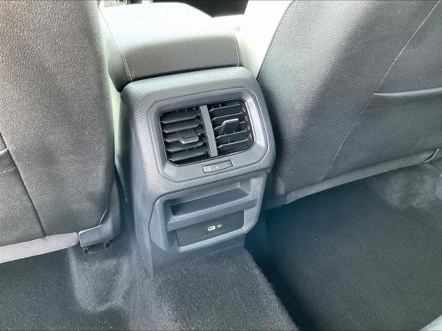 Used 2025 Volkswagen Taos SE AWD/4WD image 12