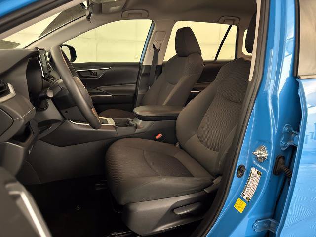 Used 2019 Toyota RAV4 LE FWD image 17