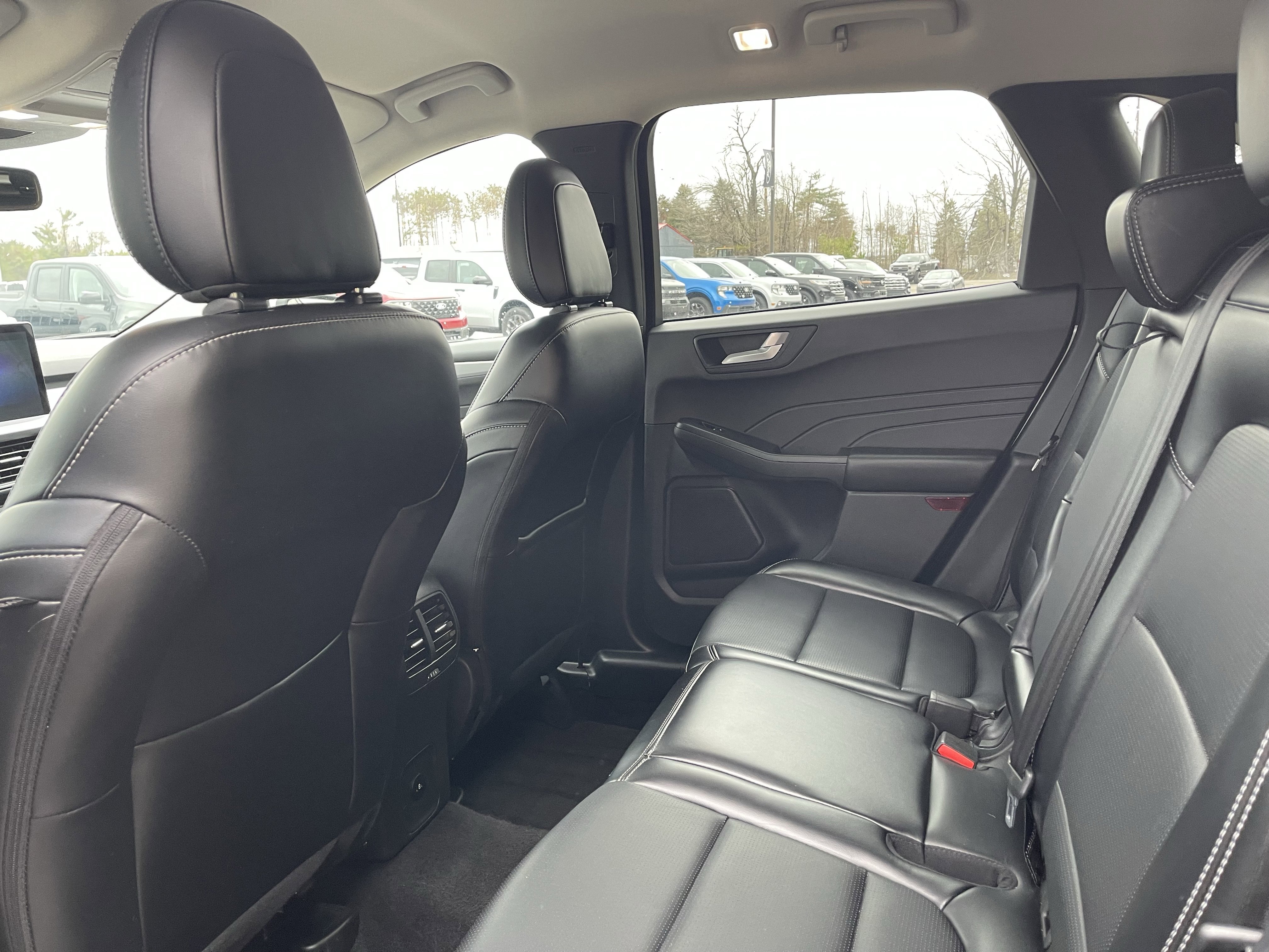 Certified 2024 Ford Escape Platinum AWD/4WD image 11