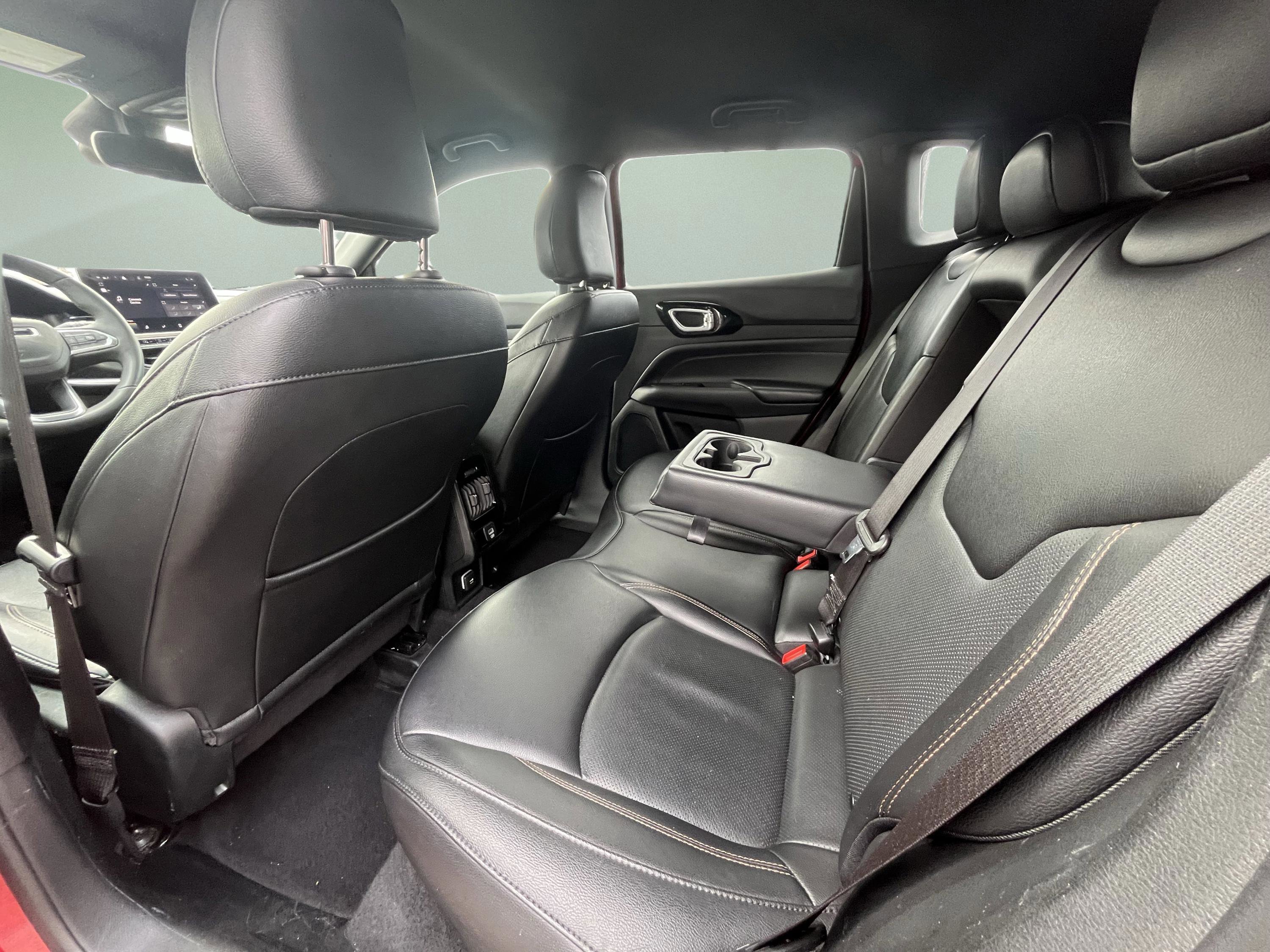 Used 2023 Jeep Compass Limited image 29