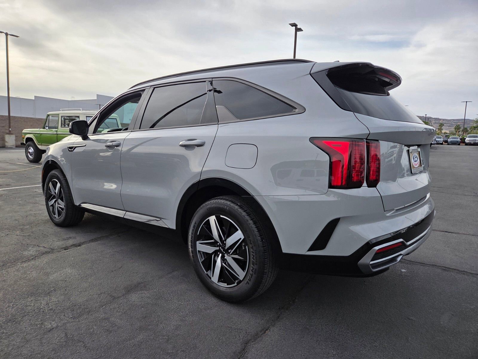Used 2023 Kia Sorento EX w/ Panoramic Sunroof Package image 3
