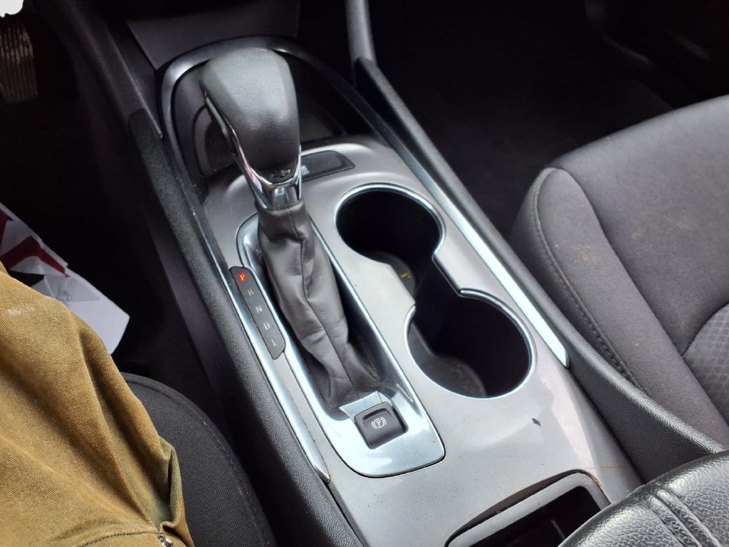 Used 2023 Chevrolet Malibu LT FWD image 16