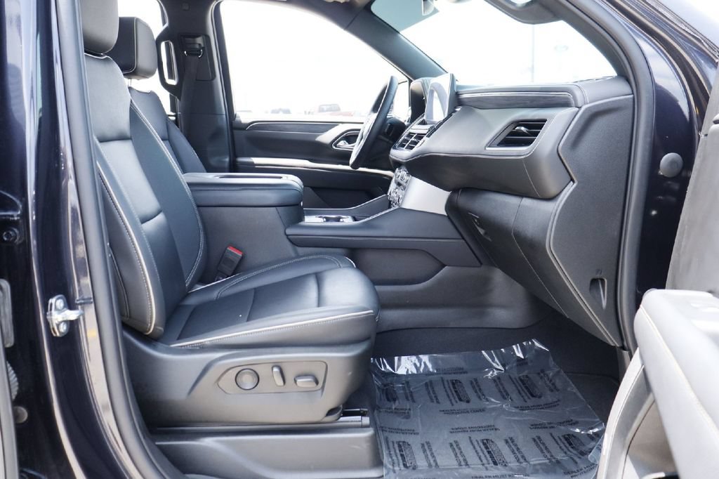 Used 2023 GMC Yukon XL SLT w/ SLT Luxury Package AWD/4WD image 16