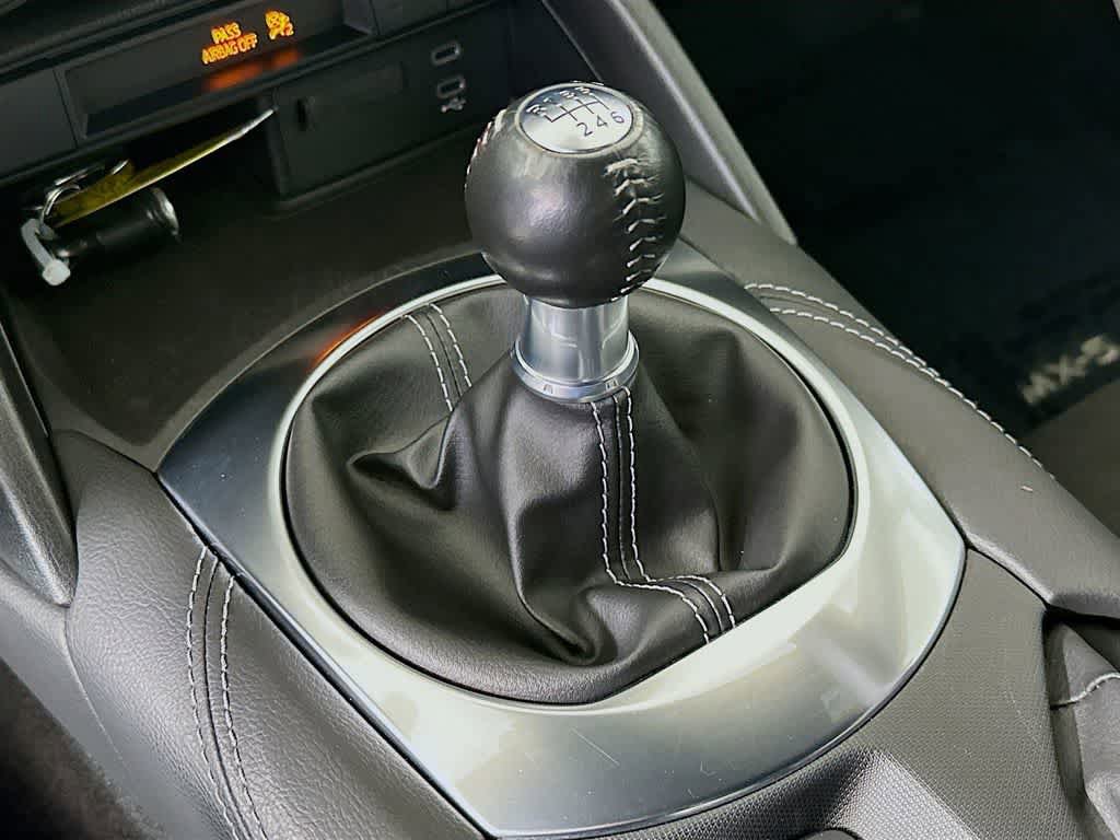 Used 2024 MAZDA MX-5 Miata Club RWD image 17