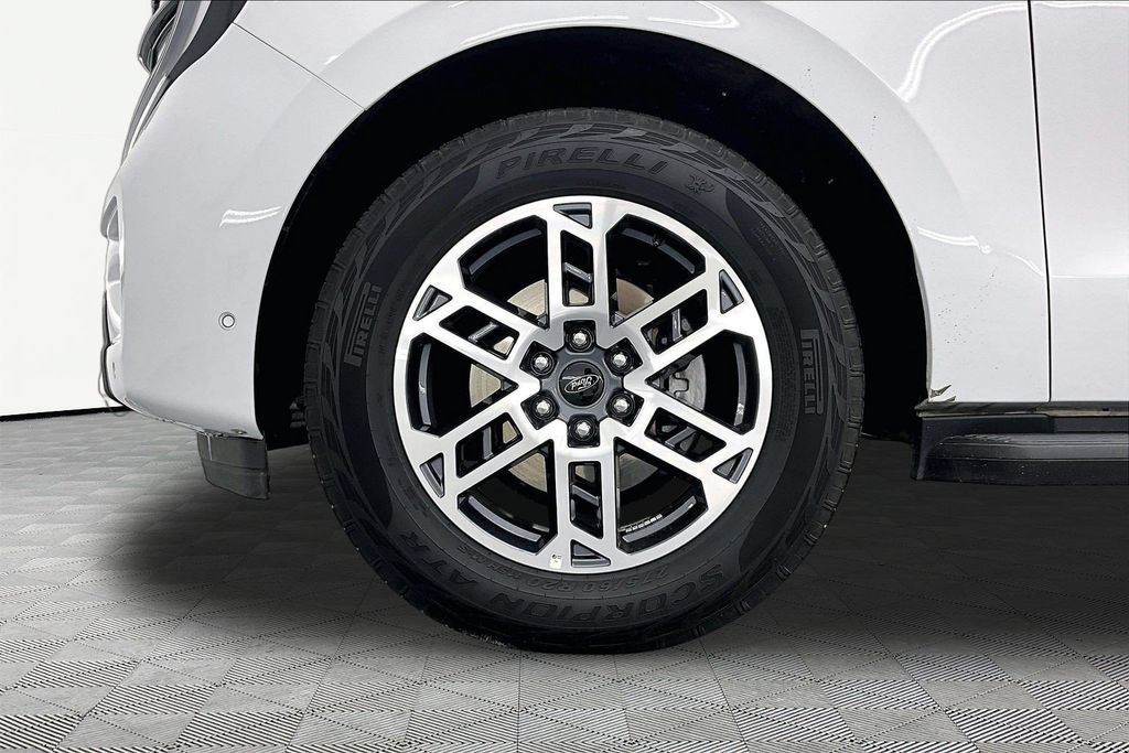 Certified 2025 Ford Expedition Active AWD/4WD image 9