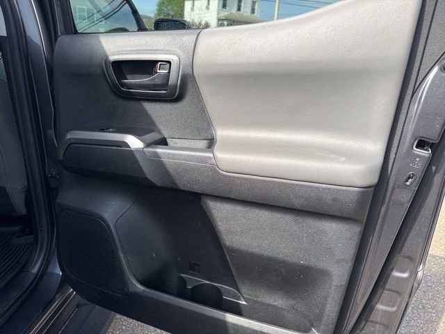 Used 2023 Toyota Tacoma SR5 AWD/4WD image 32