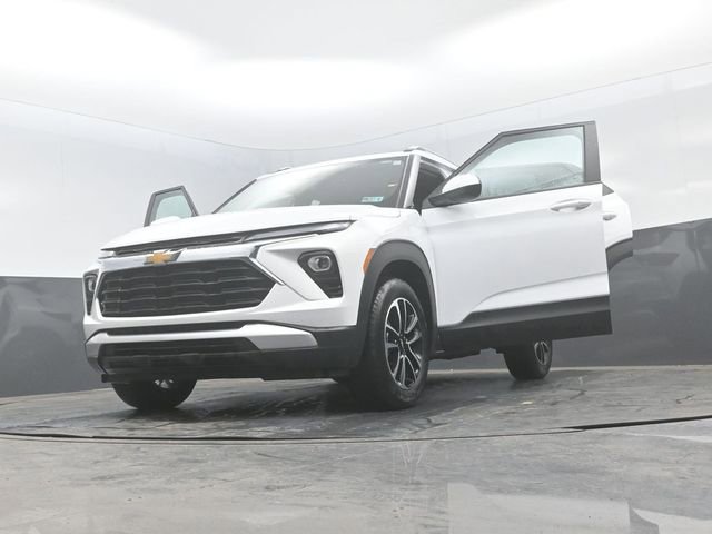 Used 2025 Chevrolet TrailBlazer LT AWD/4WD image 30