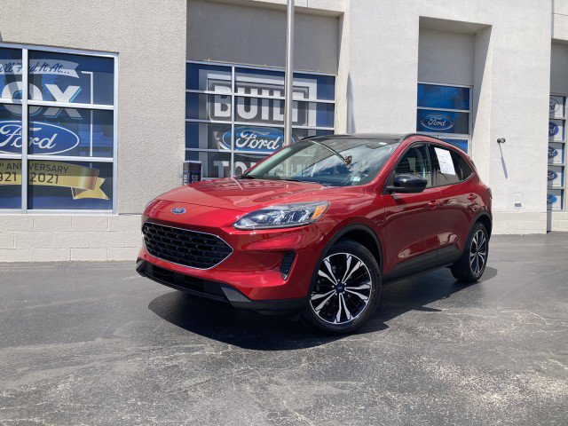 Certified 2022 Ford Escape SE w/ SE Sport Appearance Package AWD/4WD image 2