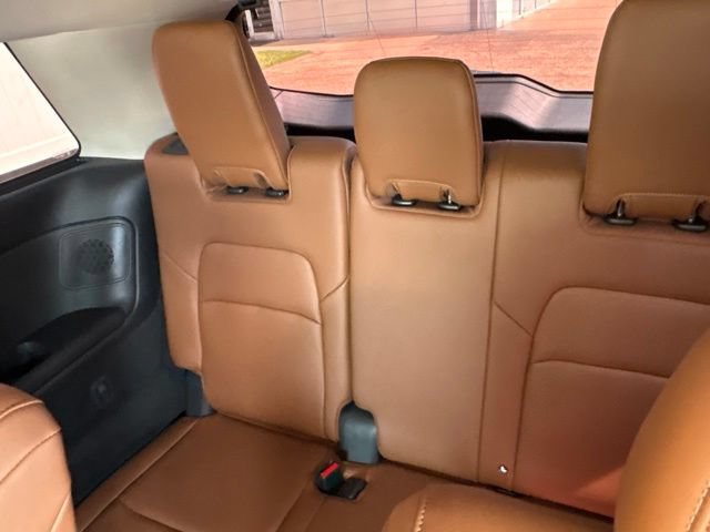 Used 2025 Nissan Pathfinder Platinum FWD image 19