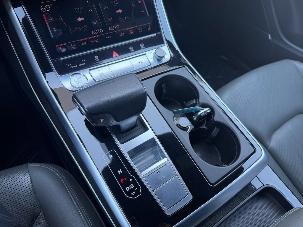 Used 2019 Audi Q8 Prestige w/ Towing Package AWD/4WD image 44