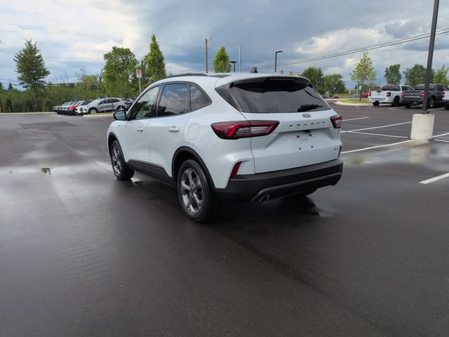 Certified 2025 Ford Escape ST-Line Select AWD/4WD image 5