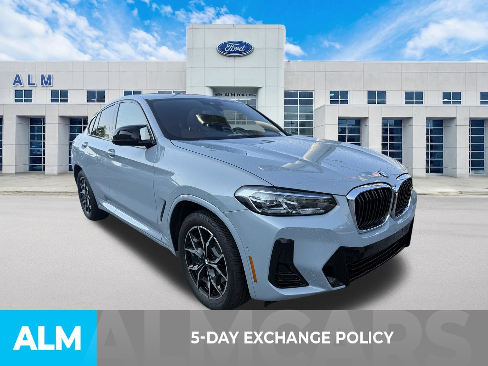 Used 2024 BMW X4 M40i AWD/4WD image 3