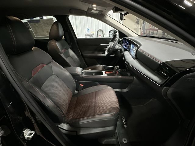 Used 2025 Nissan Kicks SR AWD/4WD image 28