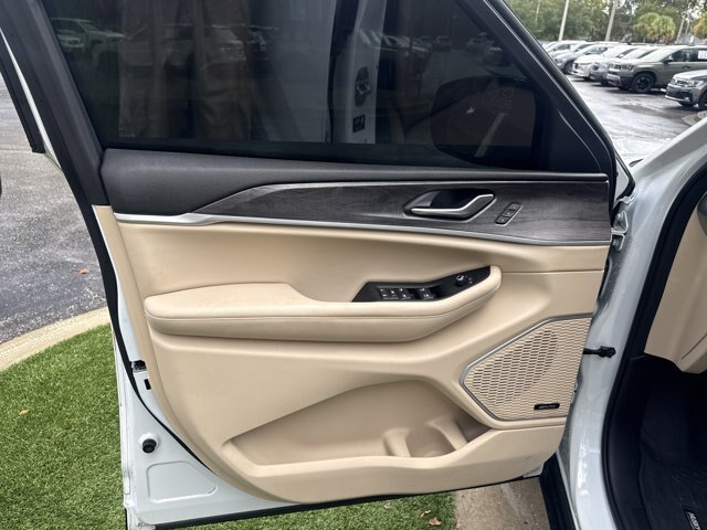 Used 2021 Jeep Grand Cherokee L Limited w/ Trailer Tow Group (B) AWD/4WD image 11
