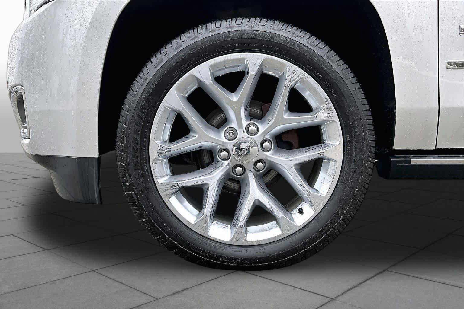 Used 2019 GMC Yukon Denali w/ Denali Ultimate Package AWD/4WD image 11