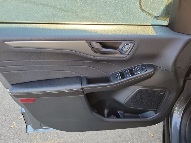 Certified 2023 Ford Escape Active AWD/4WD image 12