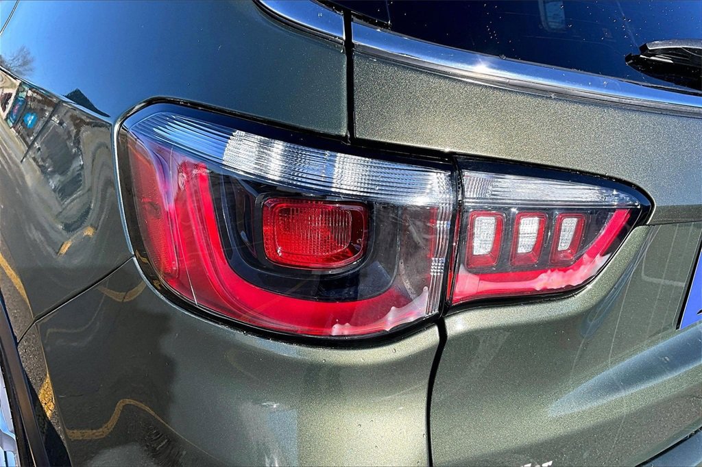 Used 2021 Jeep Compass Latitude image 30