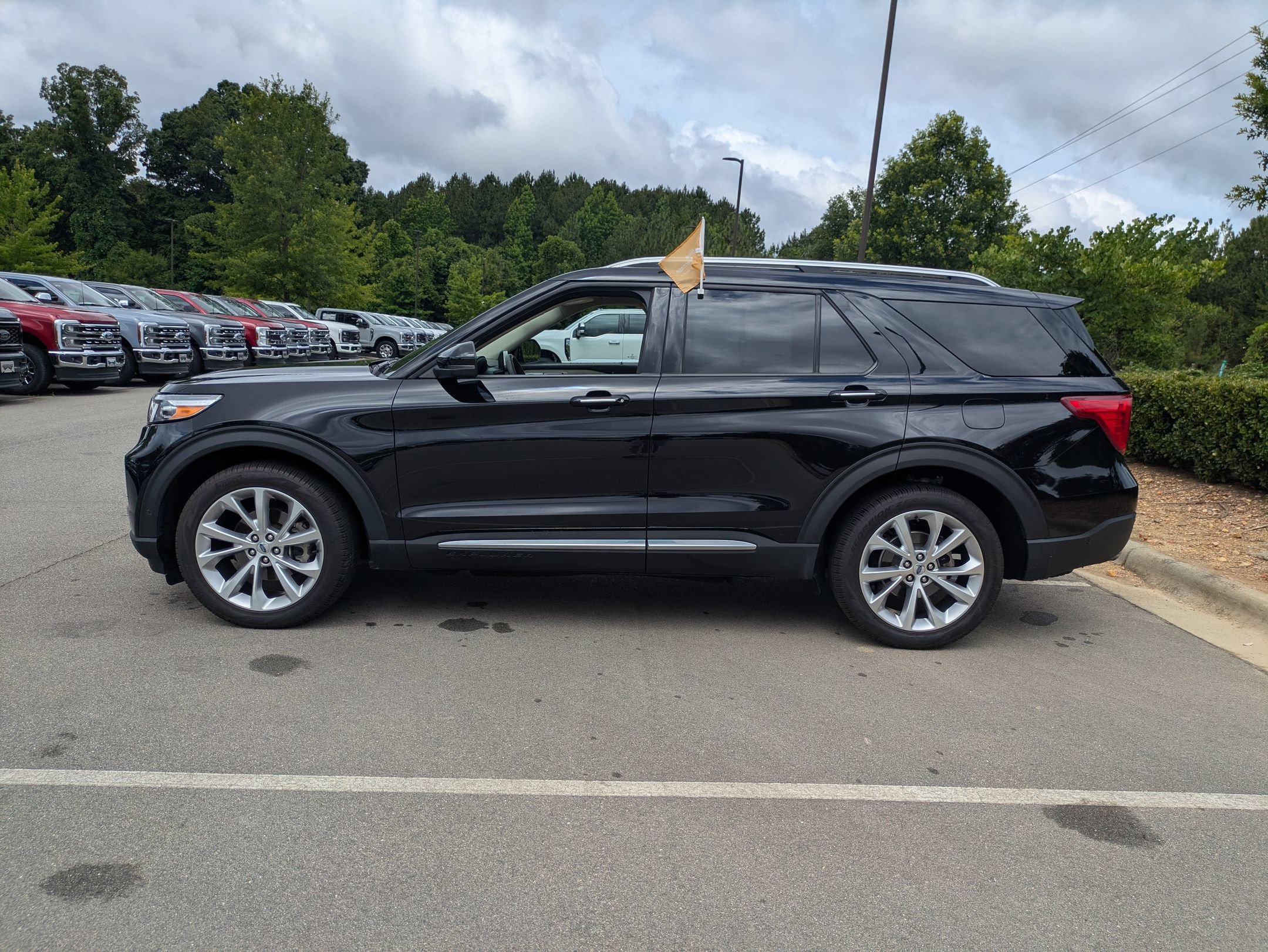 Certified 2022 Ford Explorer Platinum w/ Equipment Group 601A AWD/4WD image 7
