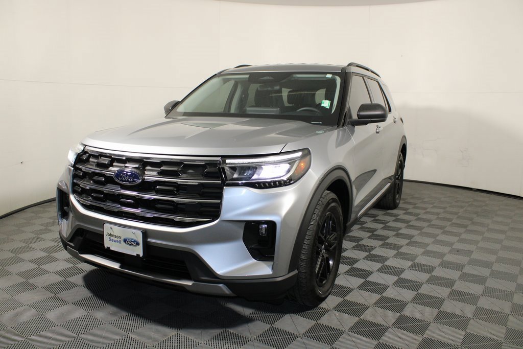 Certified 2025 Ford Explorer Active w/ Active Comfort Package image 3