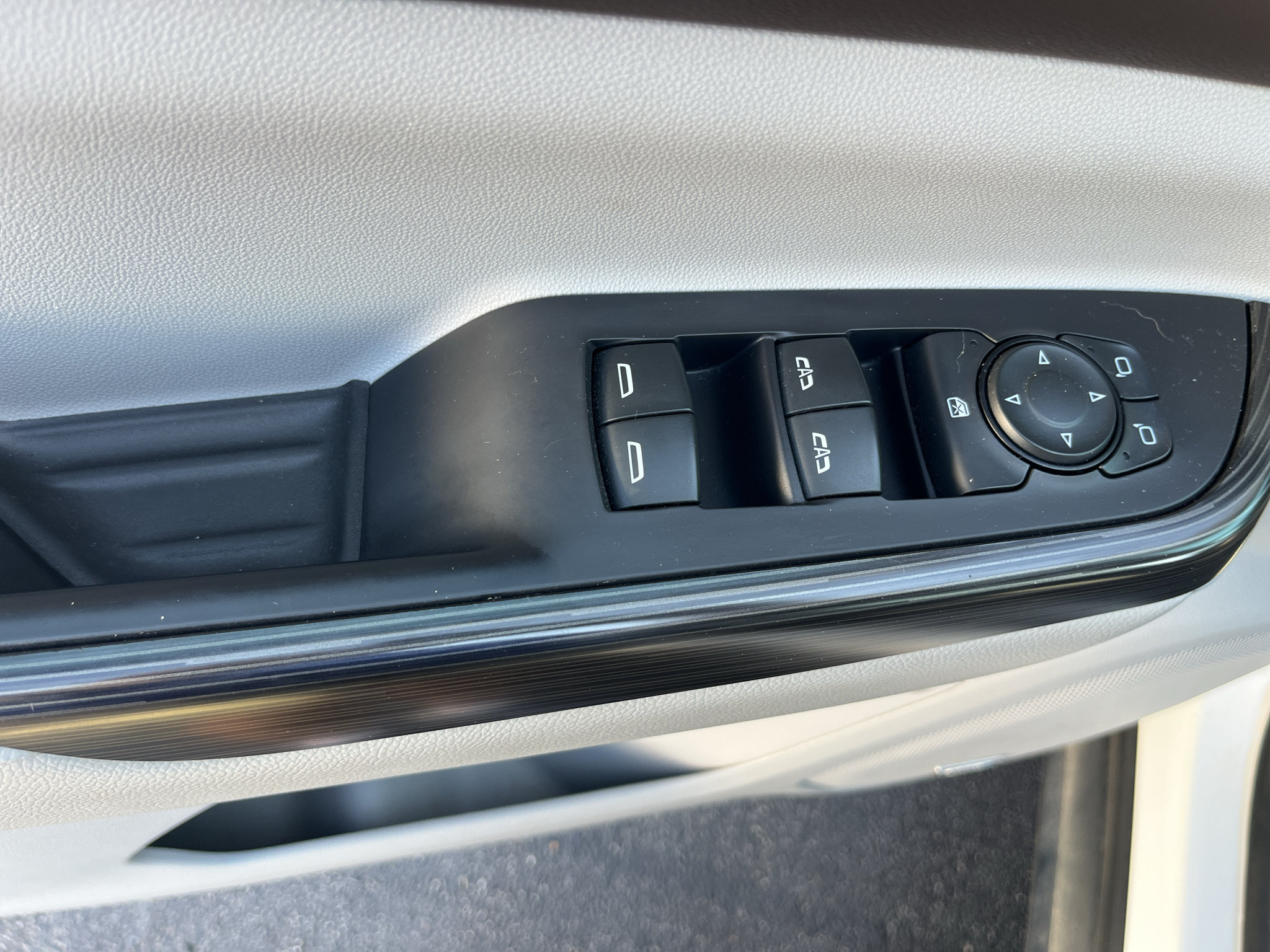 Used 2021 GMC Acadia SLT w/ LPO, Bright Accent Package FWD image 15