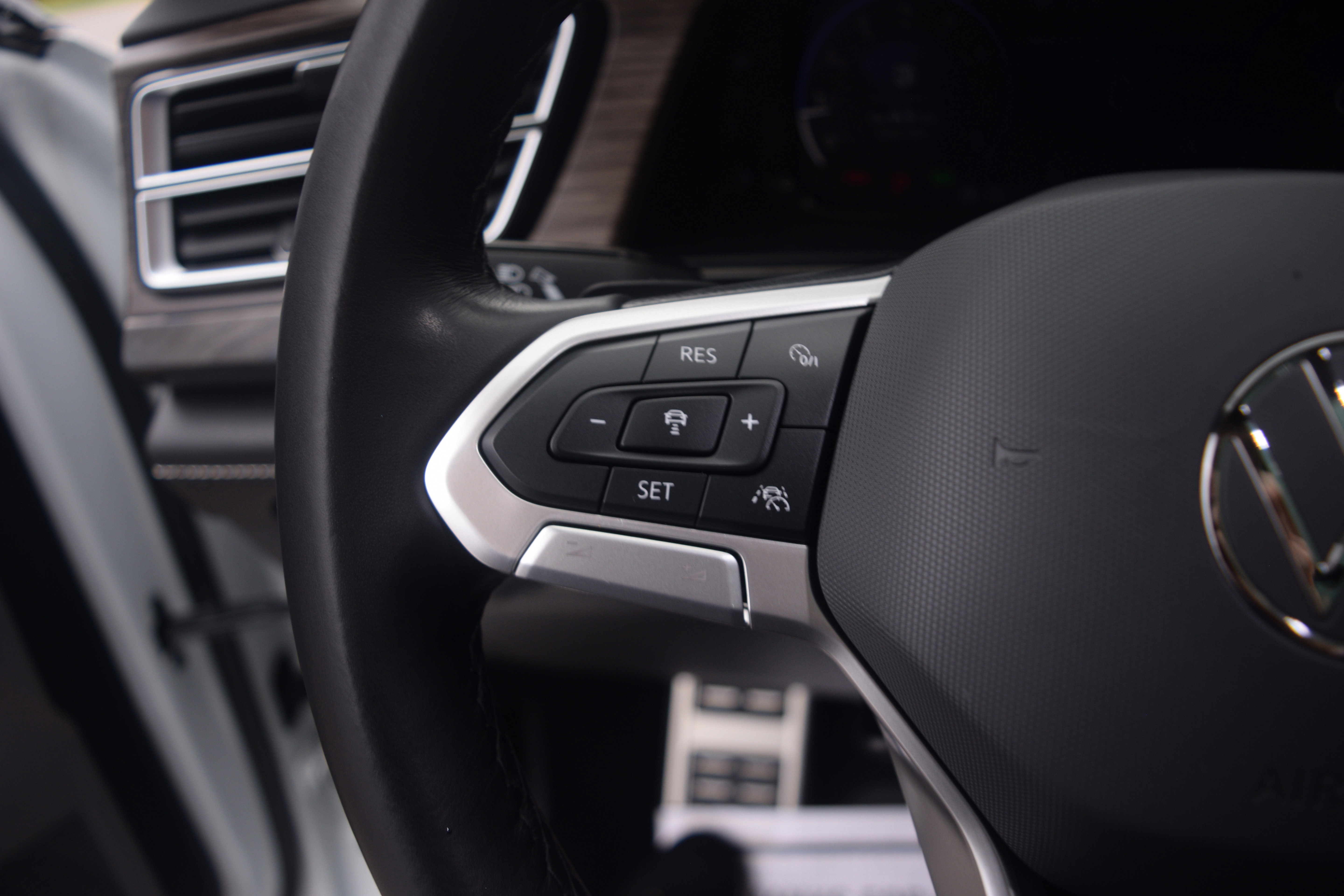 Used 2024 Volkswagen Atlas SEL Premium R-Line image 7