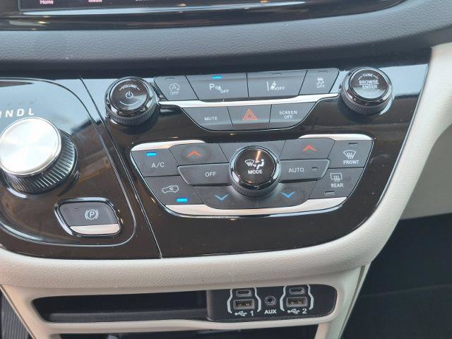 Used 2023 Chrysler Pacifica Touring-L FWD image 21