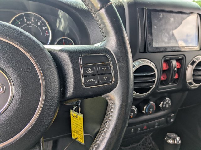 Used 2017 Jeep Wrangler Unlimited Sahara w/ Connectivity Group AWD/4WD image 17