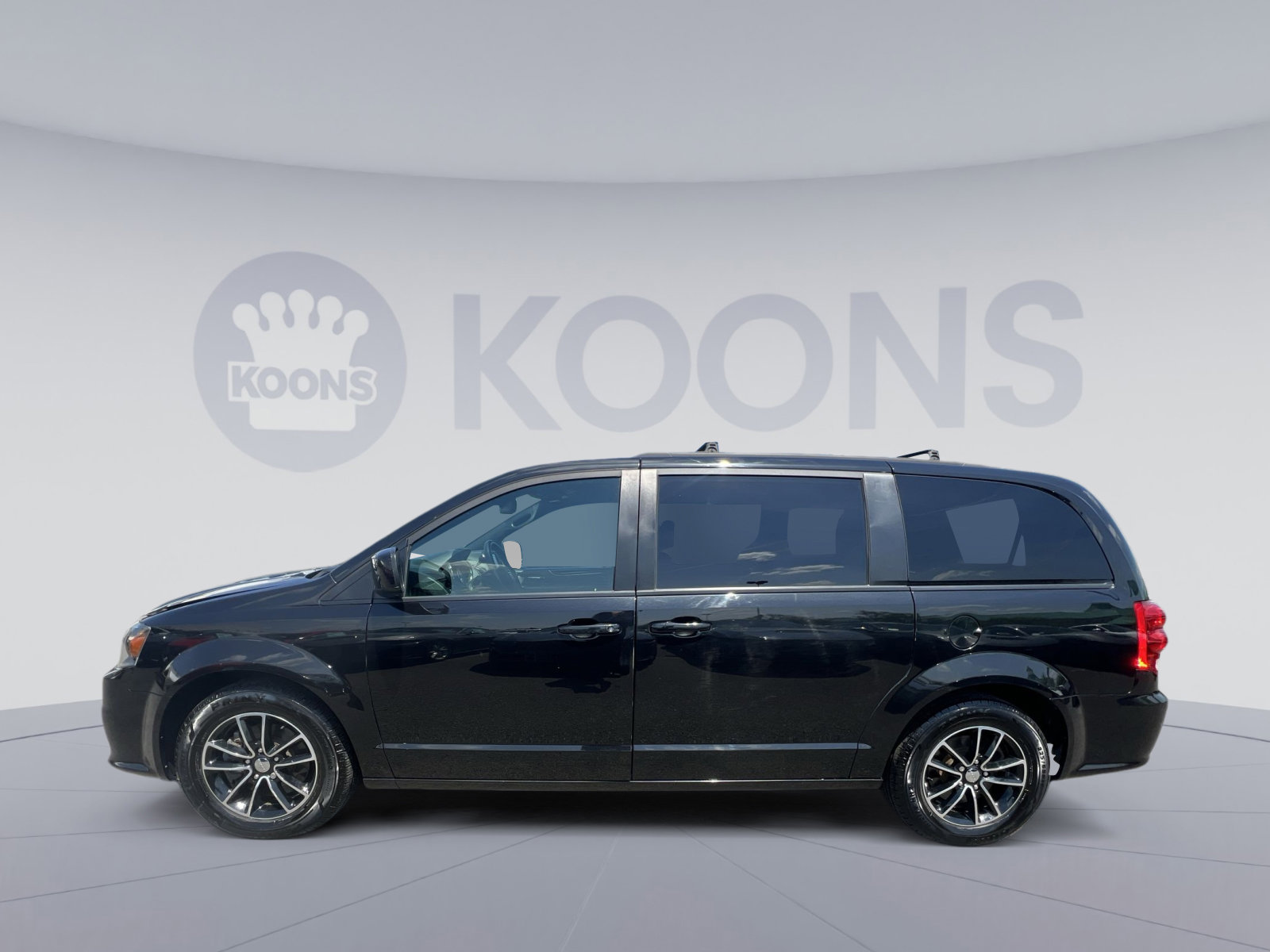 Used 2019 Dodge Grand Caravan SE FWD image 13
