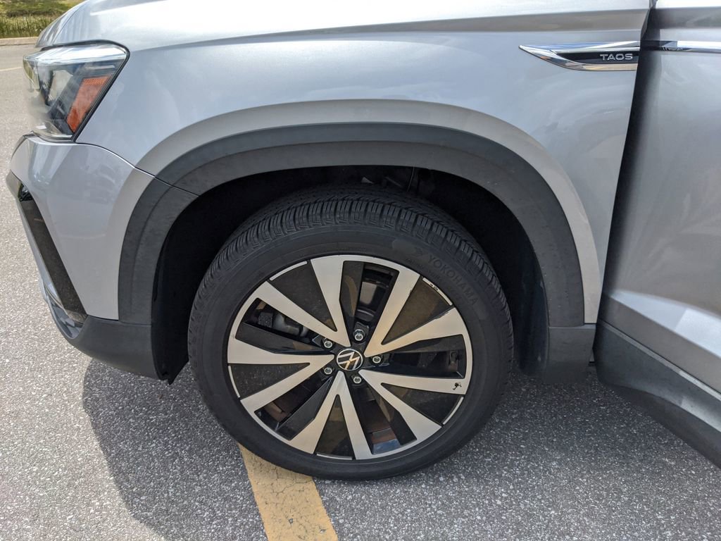 Used 2022 Volkswagen Taos SE image 32