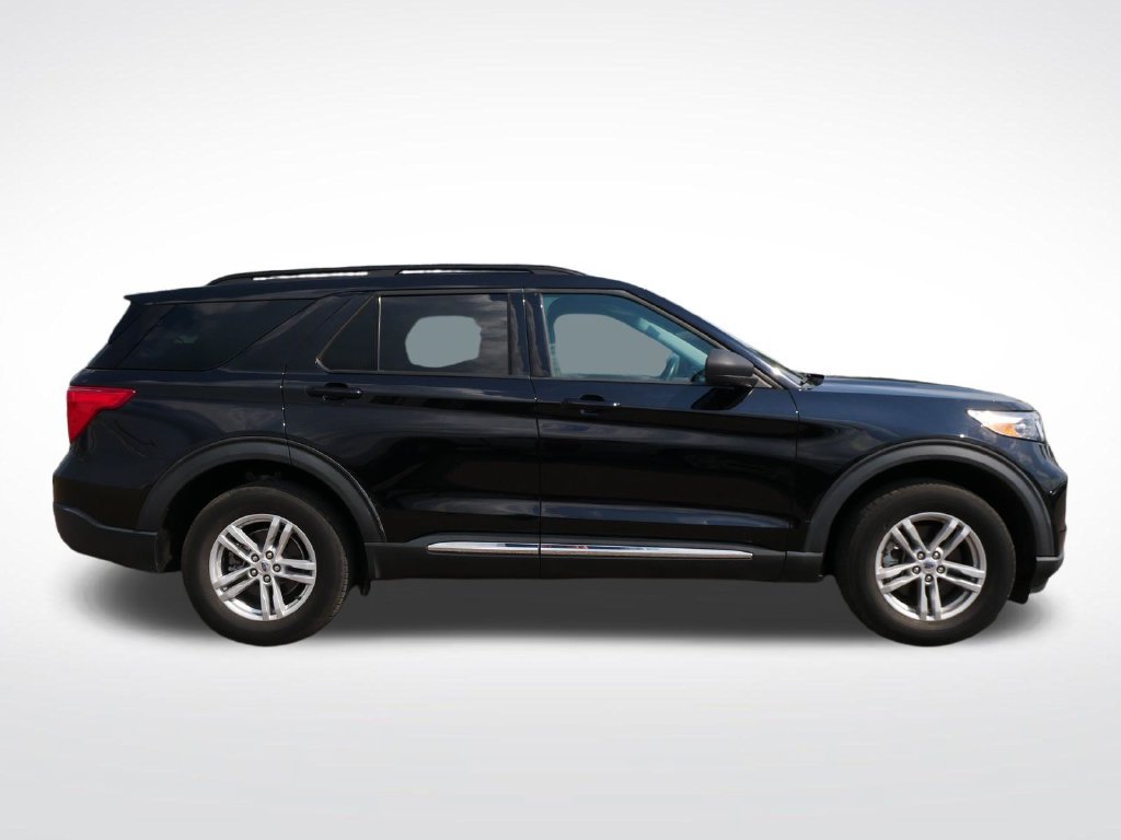 Certified 2022 Ford Explorer XLT AWD/4WD image 3