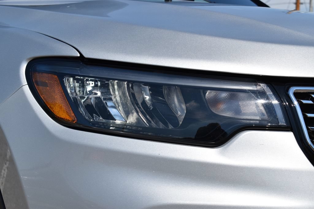 Used 2025 Jeep Compass Limited AWD/4WD image 5