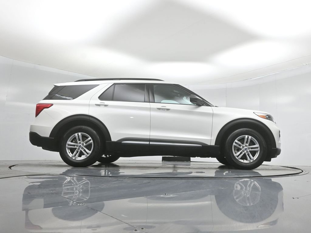 Certified 2024 Ford Explorer XLT RWD image 44