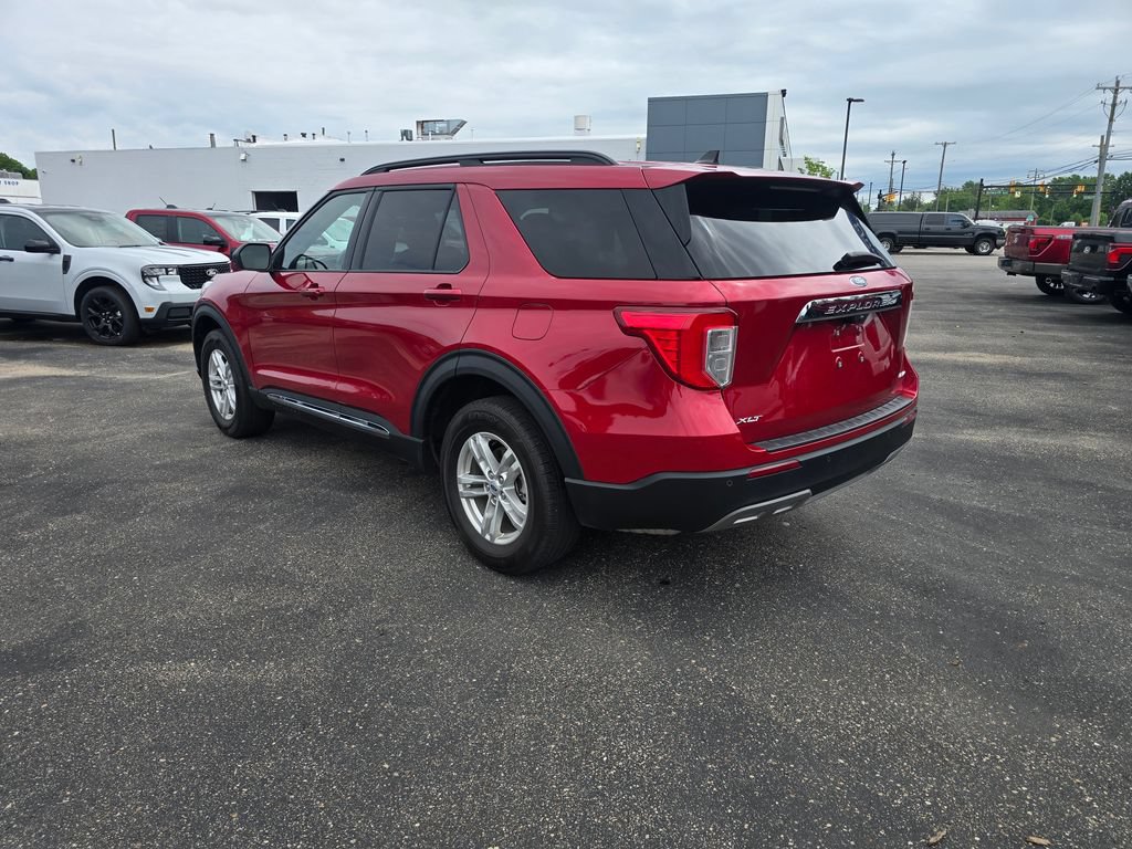 Certified 2023 Ford Explorer XLT w/ Equipment Group 202A AWD/4WD image 3